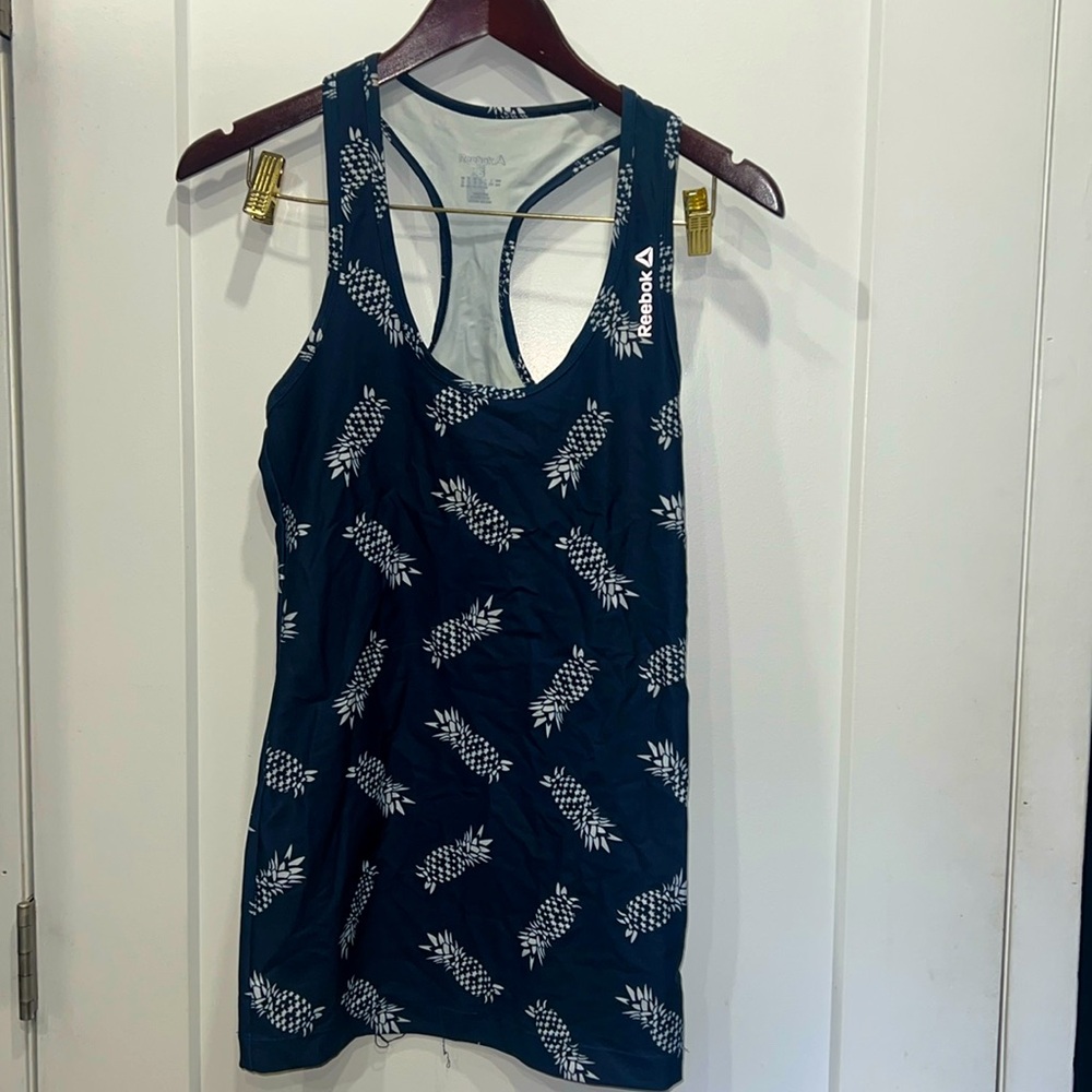 Women’s athletic stretch tank top